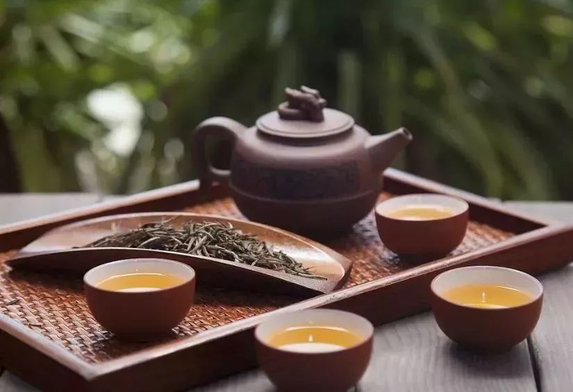 绿茶红茶益处多：选择哪款茶降糖更有效？