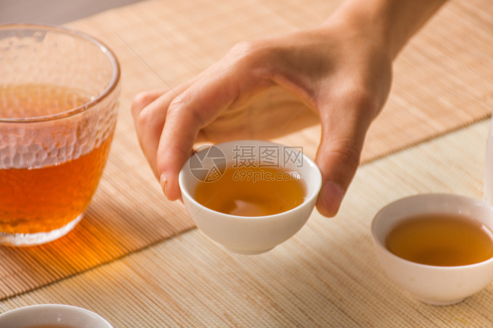 女孩儿喝茶，这几种茶饮让你越喝越年轻！