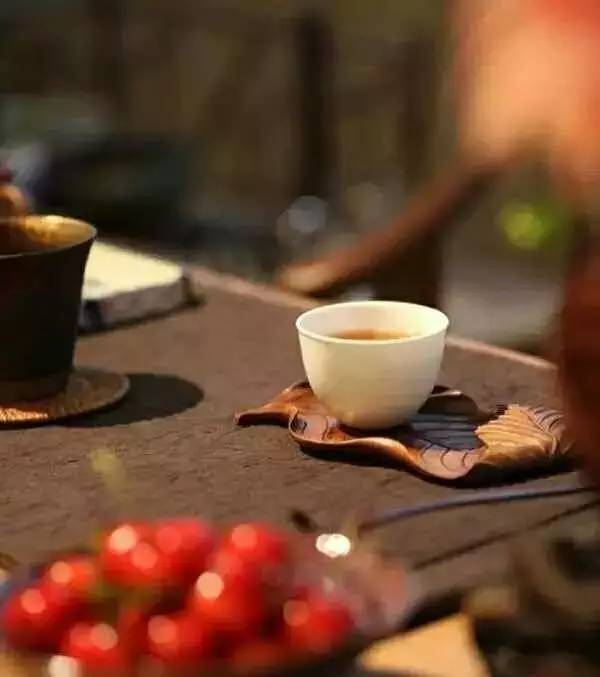 品茗虽美，晚饮失眠风险高